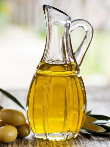 ADDING OLIVE OIL TO SOURDOUGH BREAD