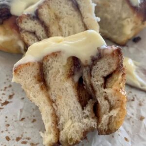 FLUFFY SOURDOUGH CINNAMON BUNS