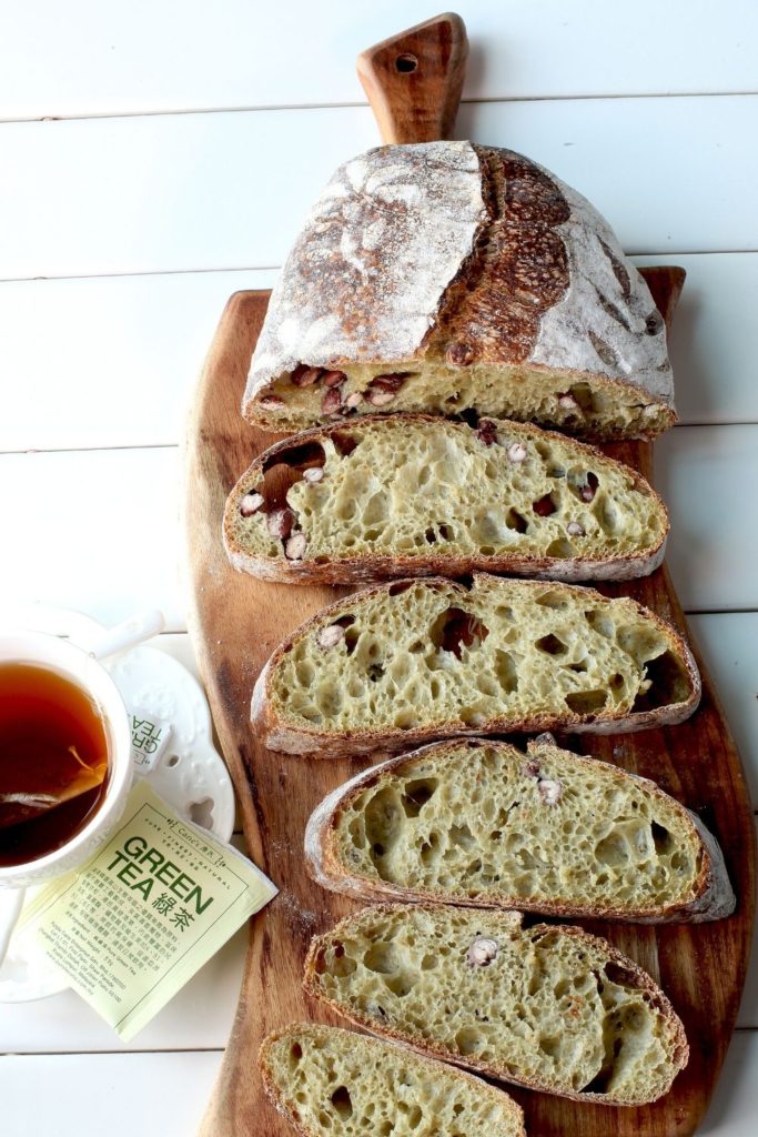 How to add tea to sourdough bread