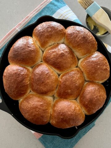 SOURDOUGH DISCARD ROLLS - FEATURE IMAGE