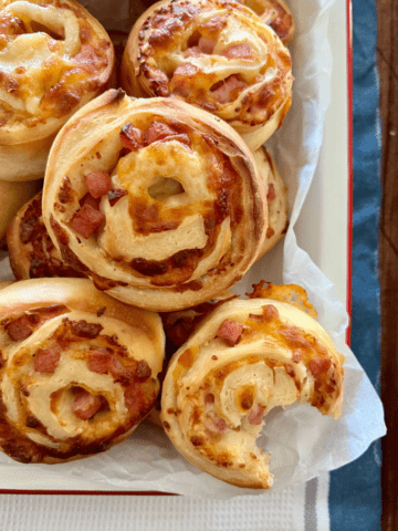 Sourdough pinwheels with ham and cheese