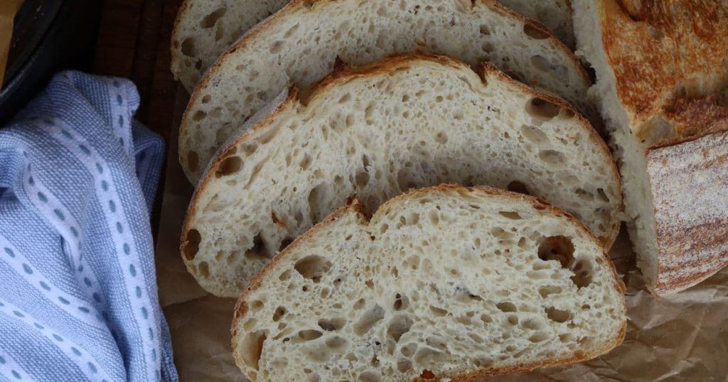WHAT DOES SOURDOUGH BREAD ACTUALLY LOOK LIKE?