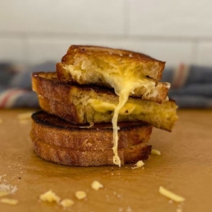 SOURDOUGH GRILLED CHEESE SANDWICH - RECIPE FEATURE IMAGE